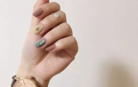 小姐姐秀指甲,小姐姐秀出独特指甲风采